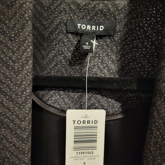 NWT TORRID Size 4 Studio Uptown Prem. Ponte Black Chevron Stretch Peplum Blazer - Picture 7 of 8